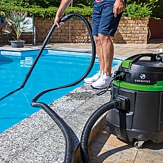 Применение пылесоса строительного для влажной уборки с функцией насоса Eibenstock EPS 50