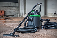 Применение строительного пылесоса для влажной уборки с функцией насоса Eibenstock EPS 50